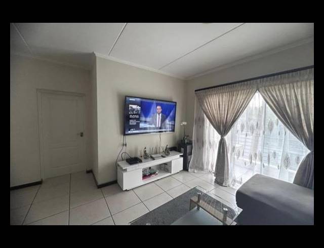 2 BEDROOM PROPERTY TO RENT IN FOURWAYS